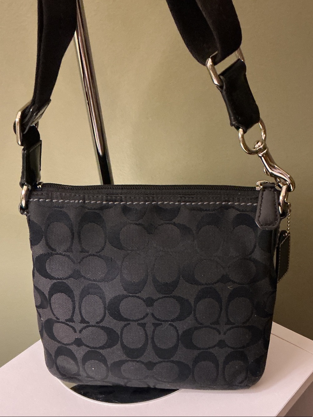 Coach Black Signature Canvas Crossbody with Turnlock Pocket Patent Trim Y2K GUC - Picture 4 of 10